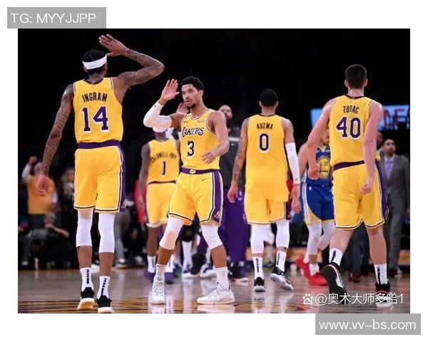 里夫斯砍下50分10板5助成湖人队史第三人上一个成就者为科比