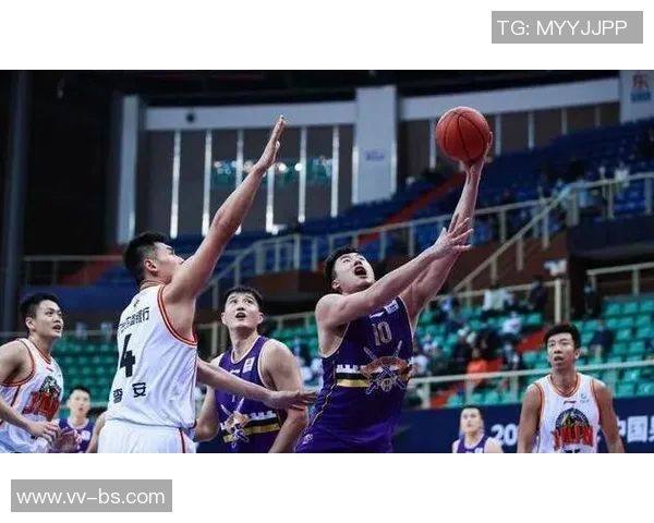 邹雨宸高效表现12投9中罚球10中8砍下27分11板成为内线核心力量