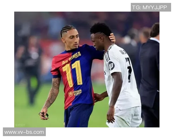 巴萨官方宣布拉菲尼亚因右大腿受伤缺席对阵皇家社会比赛